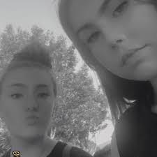 Ella Perry (@ellaperryy_)