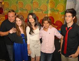 Comedy about a family of wizards living in new york city who sometimes use magic to get out of tricky situations. This Wizards Of Waverly Place Star Is Campaigning For The Series To Come Back