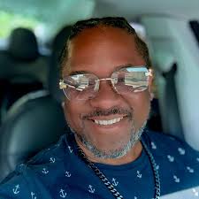 Both decide the other has to go. No prep time and random encounter. Both  going all out. No weapons just straight hands Cinematic versions only! How  long is this fight??