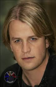 Proof that some men are born to be timelessly handsome 😍 That long hair  and smoldering look were peak 𝘒𝘪𝘢𝘯 𝘌𝘨𝘢𝘯 𝘗𝘳𝘪𝘯𝘤𝘦 𝘌𝘳𝘢!  Kianatics, this one's just for you! 🥰✨