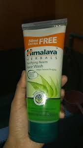 Jerawat pasir di dahi juga berkurangan sejak memakai pencuci muka ini. Himalaya S Purifying Neem Face Wash Reviews