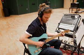 An Essential Guide For Hiring & Working With Session Musicians