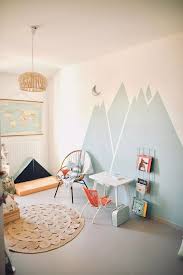 Pour décorer une chambre pas cher, vous pouvez opter pour un coup de peinture : Stickers Chambre Fille Pas Cher Idees