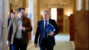 · a trecut un an de la alegerile europarlamentare din 26 mai, când alianța usr plus a arătat că este una dintre principalele forțe politice din românia, iar voi ați ales ca 8 dintre candidații noștri să vă reprezinte în parlamentul. Dacian CioloÈ Din PoziÈia De Premier S A Opus In 2016 Unei Legi Privind Comunismul SimilarÄ Cu Cea IniÈiatÄ De Cristian Ghinea B1 Ro