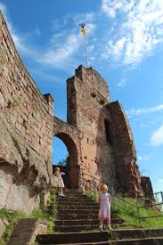 Ihre heutige bekanntheit verdankt die burg einem späteren eigentümer, dem rebellischen ritter franz von sickingen. Nanstein Castle In Landstuhl By Anamericaningermany Findery