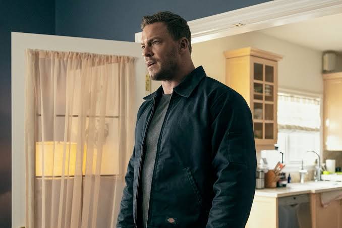 Alan Ritchson celebrating wrap on Reacher Season 4