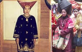 Rumah kutai tradisional negeri perak. Inilah Pakaian Adat Padang Dan Aksesorisnya Yang Sarat Makna