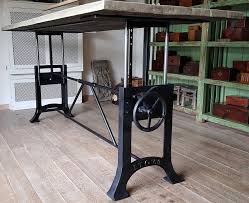 industriele tafel met gietijzeren onderstel industriele tafel tafels thuis