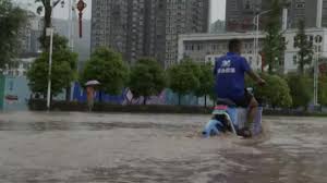 Dans le nord de la chine au moins 5 personnes ont été tuées à la suite d'inondations provoquées par des pluies intensives. Dhkoxrtdyjsxm