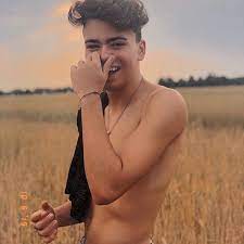 Luciano spinelli was born on july 14, 2000, in italy. Luciano Spinelli Spnlnv Photos Et Videos Instagram