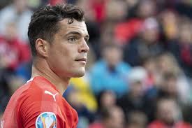 Granit xhaka (born 27 september 1992) is a swiss professional footballer who plays as a midfielder for premier league club arsenal and captains the switzerland national team. Der Schweizer Captain Granit Xhaka Sagt Man Versucht Immer Von Aussen Die Mannschaft Zu Argern Nzz