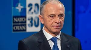 Dan mircea geoană is a romanian politician and former ambassador who served as president of the upper chamber of the romanian parliament, th. GeoanÄƒ La Volan DupÄƒ Ce A BÄƒut Vin È™oÈ™oacÄƒ DacÄƒ Are O AnumitÄƒ Alcoolemie Va RÄƒspunde Legal E GreÈ™it Ce A FÄƒcut