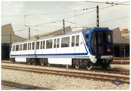 La Primera De Las Unidades 2000 7ª Remesa La R 2709 M 2710 Recien Recibida En El Deposito De Canil Fotografia De Ferrocarril Transporte Urbano Metro Madrid