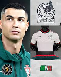 Raúl Jiménez entra al terreno de juego vistiendo una camiseta con el dorsal  20 de Diogo Jota. ENORME GESTO HASTA EL CIELO.