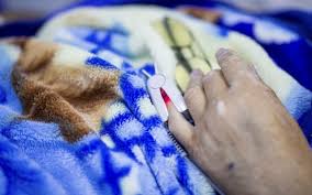 C st ntins pe o velin vrgat la umbr i zace. Medic Din ConstanÈ›a In Linia Intai Covid 19 E Atat De MultÄƒ Moarte È™i Anxietate Incat Nu Mai Putem Dormi ApelÄƒm La Psihologi Imi Doresc Foarte Mult Ca NegaÈ›ioniÈ™tii SÄƒ VadÄƒ SecÈ›iile Ati