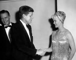 President John F Kennedy Talks With Guests At The White House Correspondents Association Dinner At T Marilyn Monroe And Jfk Jfk And Marilyn Celebrity Scandal
