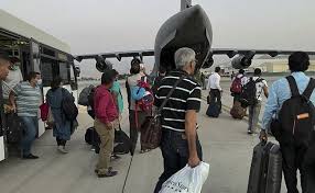 Major international airlines are scrambling to reroute flights away from afghan airspace as the country falls to the taliban, disrupting passenger services to india, pakistan and the united arab emirates. L 9 Spovifzktm
