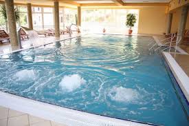 Romania beneficiaza de o retea bogata de statiuni balneare, care trateaza o multitudine de afectiuni, de la cele reumatismale. Cele Mai Apreciate 6 Statiuni Balneare Romanesti