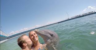 Pour partager la vie de nomade d'alexis pinturault sur le circuit de ski alpin, sa femme est devenue son attachée de presse. Alexis Pinturault Et Sa Compagne Romane Faraut Photo Facebook Mai 2016 Le Couple S Est Marie Le 9 Septembre 2017 A Saint Jean Cap Ferrat Purepeople