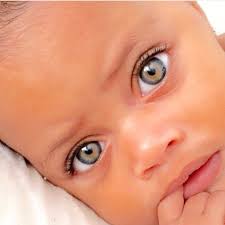 Baby With Green Eyes And Black Hair Kids Fashion Blogger On Instagram Nova Chanel Girl With Green Eyes Black Baby Girls Green Eyed Baby