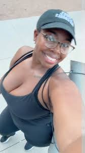 Shay Ross's Instagram, Twitter & Facebook