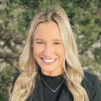 Lizzie Ayers's Instagram, Twitter & Facebook