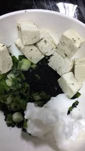 حشوة سمبوسة جبنة الفتا النباتية بالبصل وحبة البركة بالصور من chef wafa almohanna recipe food cheese sandwiches feta cheese