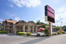 Our friendly hotel in pigeon forge, tn, offers inviting rooms with views of the smoky mountains and cozy fireplaces that exude southern charm. Hotel In Pigeon Forge Ramada By Wyndham Pigeon Forge South Ticati Com