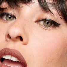 Deluxe Precision Liquid Eyeliner in Black Cat