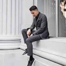 How To Wear Charcoal Suit With Sneakers 30 Best Charcoal Grey Suits With Black Shoes For Men Suits And Sneakers Classy Outfits Men Black Shoes Men