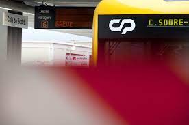 Passageiros a saírem de um comboio na estação do rossio, em 1 de fevereiro de 2021. Greve Na Cp Suprime 43 Comboios Nas Primeiras 12 Horas Cp Publico