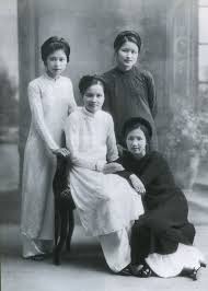 Ao Dai The Allure Grace Of Vietnam S National Dress Vietnam Fashion Vietnamese Clothing Vietnam