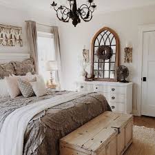 45 Warm And Cozy Rustic Bedroom Decorating Ideas Home Decoration Bedroomdecora Farmhouse Style Master Bedroom Master Bedrooms Decor Farmhouse Bedroom Decor