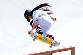 A skateboard is a short, narrow board with two small wheels attached to the bottom of either end. Lmfk48lemxmsgm