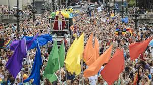 Děkujeme všem, kteří podpořili duhovost pochodu prague pride 2013. Prague Pride Zavzpomina Na Historii Magistrat Poprve Vyvesi Duhovou Vlajku Idnes Cz
