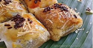 Bikin bolen pisang yang simple but perfect yuk. Cara Membuat Pisang Bolen Untuk Camilan Legit Pakai Toping Cokelat Dan Keju