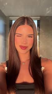 Leah Hoyt's Instagram, Twitter & Facebook