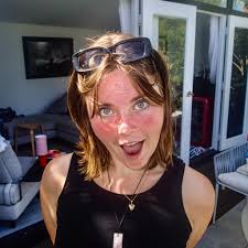 Hi there Does anyone know a photographer able to capture some good photos  for a birthday party