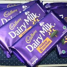Gambar 5 coklat cadbury 165 gram dengan harga rp 31.990. Detail Gambar Promooo Coklat Cadbury Dairy Milk Cashew Cookies Serba Serbi