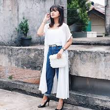 Bahkan, para fashionista menciptakan beberapa model hijab untuk acara atau event tertentu, termasuk acara kondangan/pesta. 105 Model Baju Kondangan Casual Jeans Paling Unik Modelbaju Id