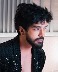 Woke up like this 😀 Good morning ☀️ . . . . . #harshrajput #goodmorning  #love #life #positvevibes #gratitude #suit #mensstyle #fashion #mensfashion  #black