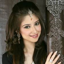15 Indian Bridal Hairstyles For Short To Medium Length Hair Medium Length Hair Styles Engagement Hairstyles Indian Wedding Hairstyles