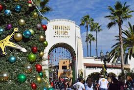 Deck your halls with festive indoor décor including. It S Beginning To Look A Lot Like Christmas At Universal Studios Hollywood Queenie S Blog