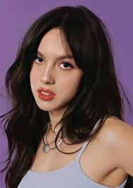 Fan Casting Olivia Rodrigo as Denise Andora in Bright Young Women