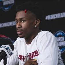 Davonte Davis's Instagram, Twitter & Facebook