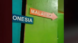 Jika anda sudah pernah ke malaysia atau singapura, apalagi tinggal di kedua negara itu, anda akan heran dengan sistem waktu di sana. Viral Rumah Di Perbatasan Ruang Tamu Di Indonesia Dapur Di Malaysia