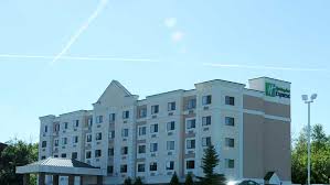 Facilities include an indoor swimming pool and the accommodation features 24 hour front desk assistance, wedding services and wake up calls on site. Holiday Inn Express Sault Ste Marie Michigan