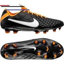 Allwhite Das Modell Ist Inspiriert Durch Eine Der Ersten Farbvarianten Des Tiempo Legend Iv Welche Im 2011 Erschin In 2020 Off White Shoes Nike Shoes White Shoes