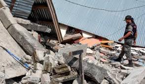Un terremoto en indonesia, no muy potente pero sí bastante superficial, provocó grandes daños, edificios caídos, incluyendo hoteles y pérdidas irreparables. Terremoto En Indonesia Deja Al Menos 16 Los Muertos Y 355 Heridos La Fm