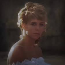 Frederic and Mabel Kiss Pirates of Penzance